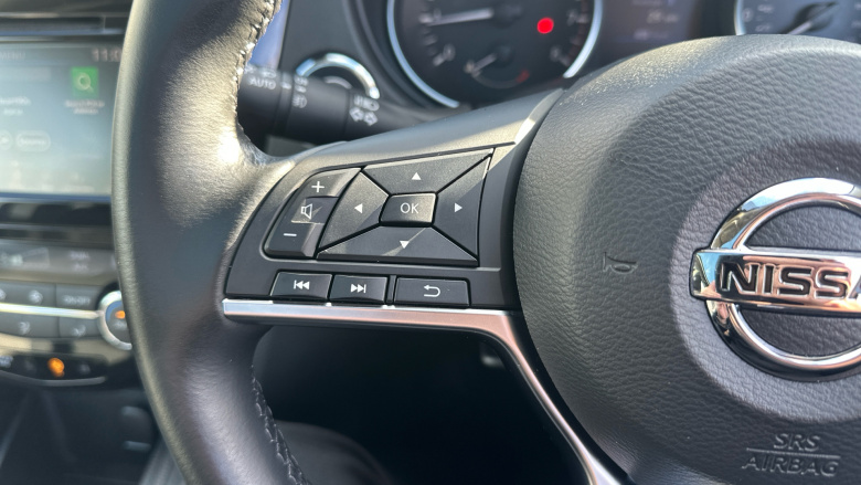 Nissan Qashqai 1.3 DiG-T N-Connecta 5dr [Glass Roof Pack] Petrol Hatchback